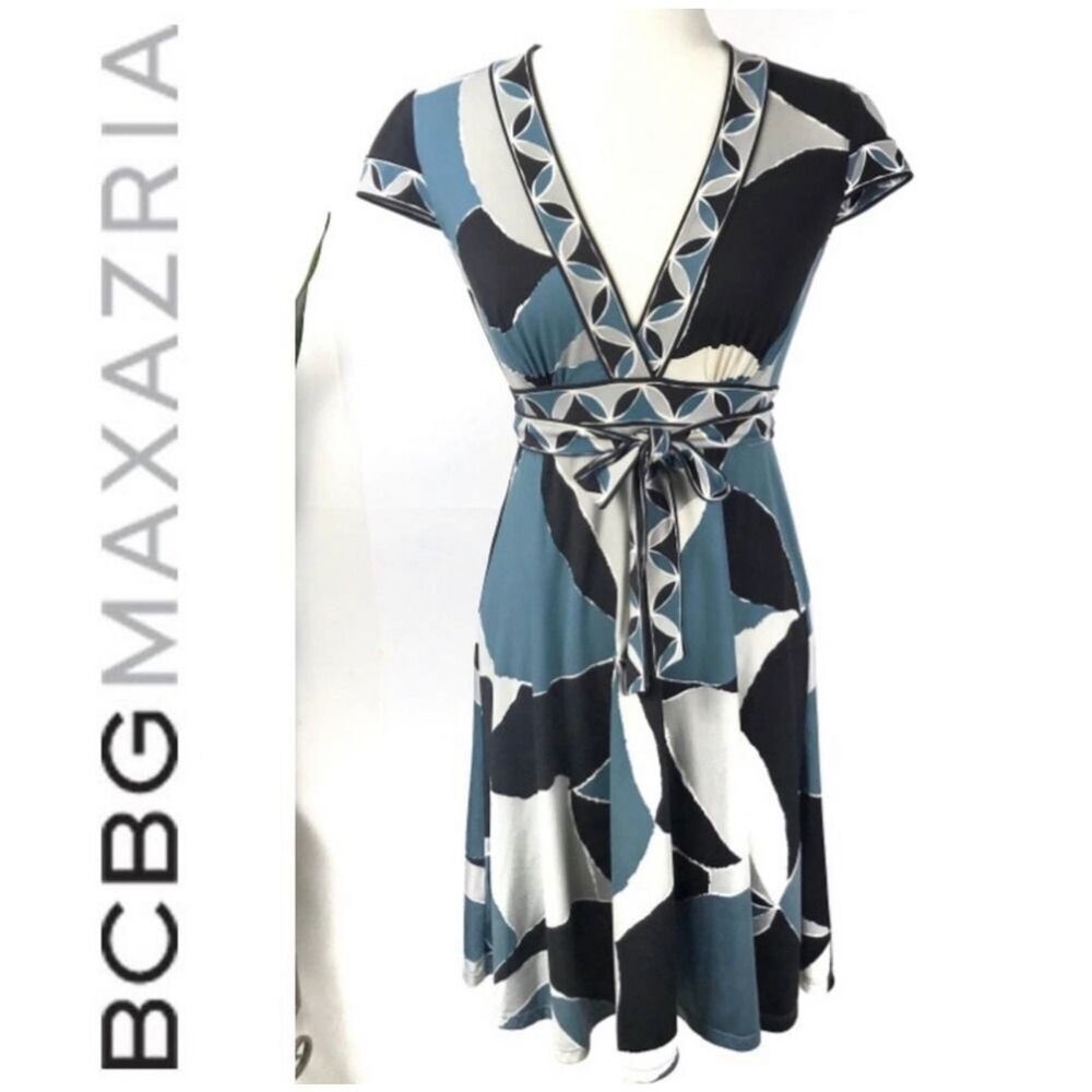 BCBGMAXAZARIA Petite Small A-Line Color-Block Belted Knee Length Dress. Retro.